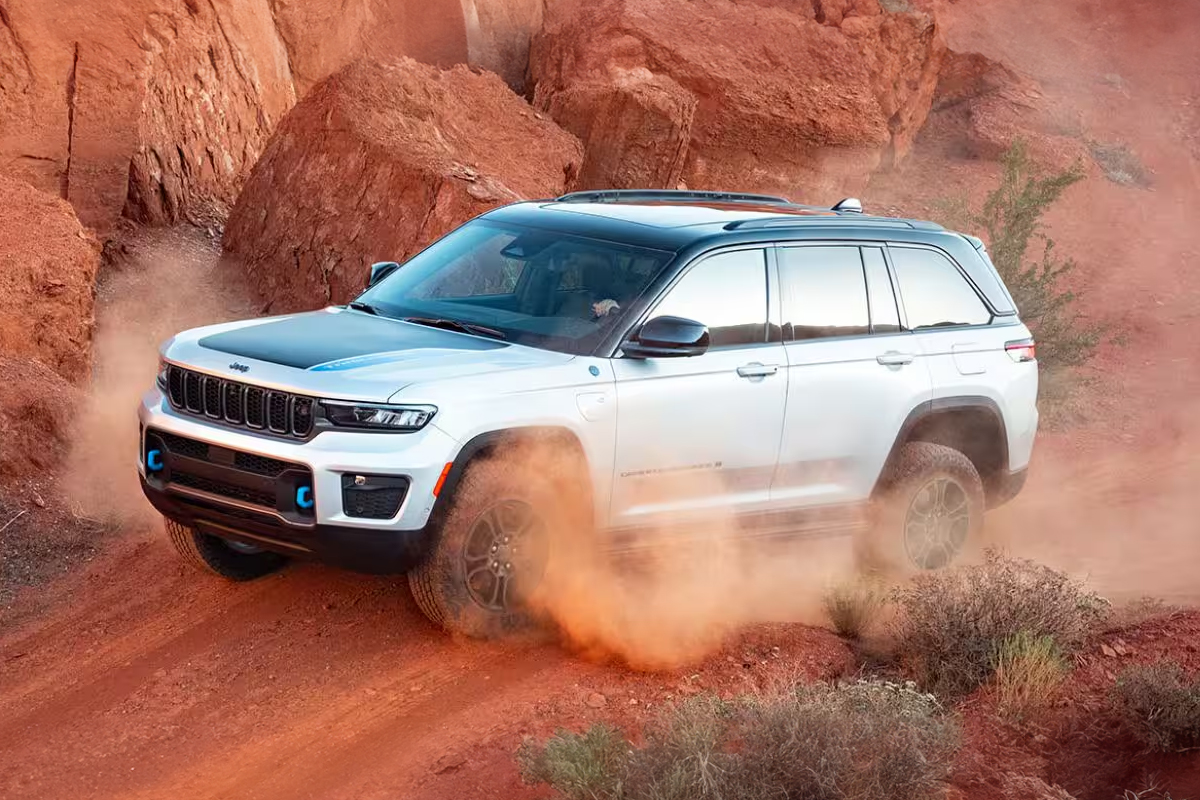 Look for a Jeep Grand Cherokee 4xe near Los Banos, CA.